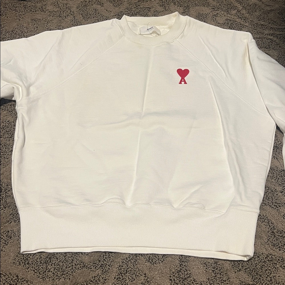 Ami limited edition white sweatshirt. Worn once. Authentic-See measurements